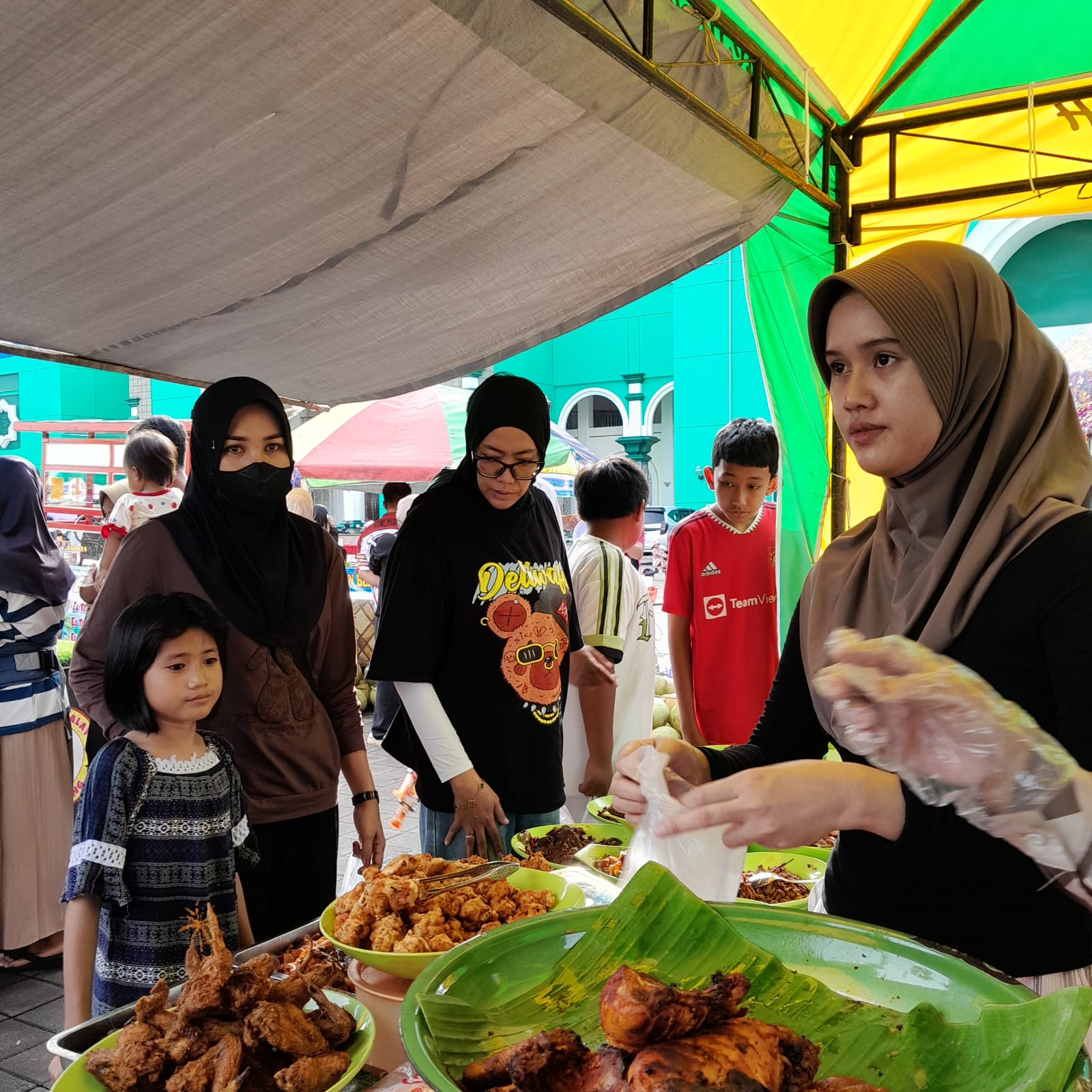 Bazar Ramadhan Kembali Dipadati Konsumen